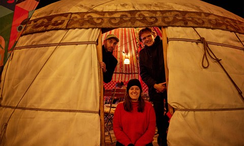 Gans am Wasser: Welcome to the yurt